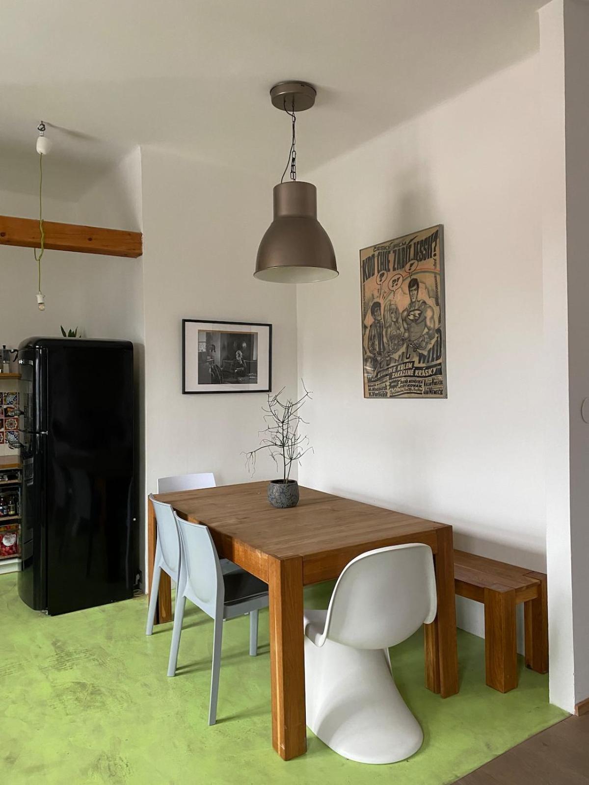 Apartment Colorful In Holesovice